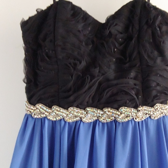 Dress - Picture 2 of 4